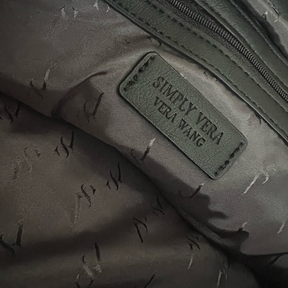 Sold New Simply Vera Wang Rockbridge Tote Bag Red Floral Print🆕 with out tag - Picture 3 of 5